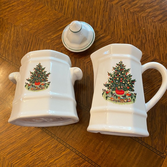 Plaftzgraff Christmas Creamer and Sugar with Lid - Picture 2 of 3